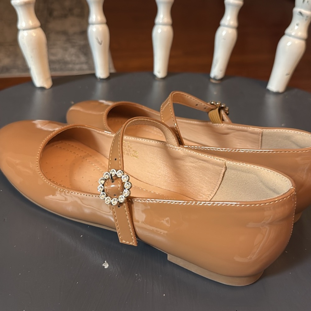 Tan patent Maryjanes - Picture 7 of 11